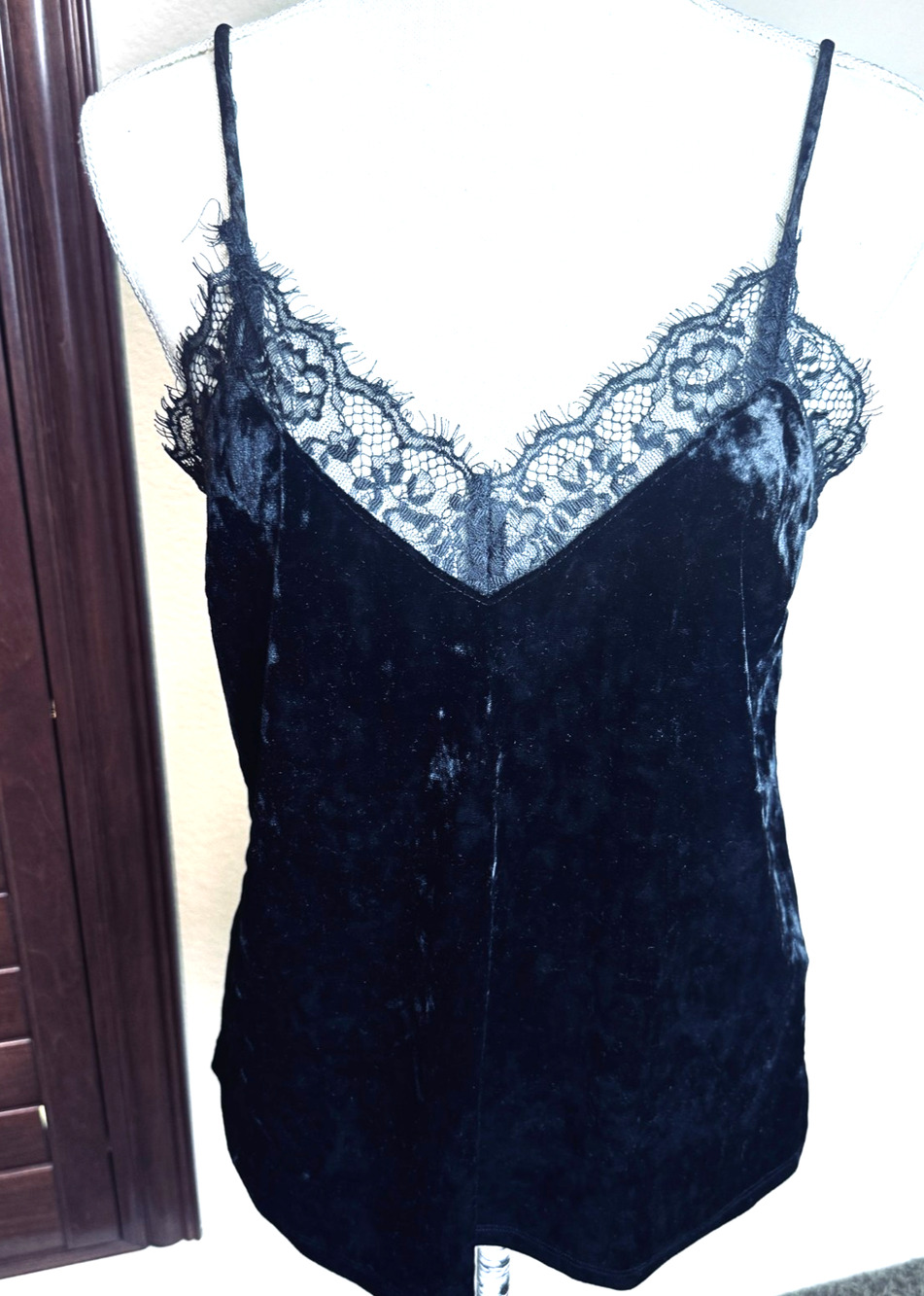 Forever 21 Black Velvet Camisole Adjustable Strap Lace Trim‎ Whimsigoth Size M